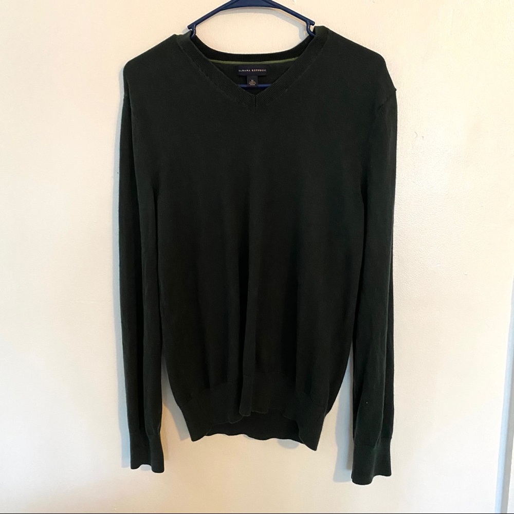 banana republic men’s green cotton v-neck sweater